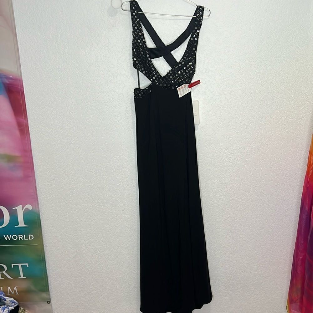 NWT Mac Duggal Black Floral Sequin Criss
Cross Bodice Side Slit Gown Size 6 - Picture 2 of 15